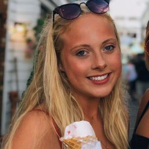 Meet your Posher, Olivia